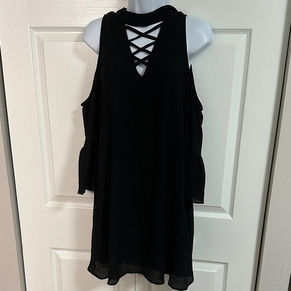 entro Dresses & Skirts - Black Cold Shoulder Dress with Crisscross Detail